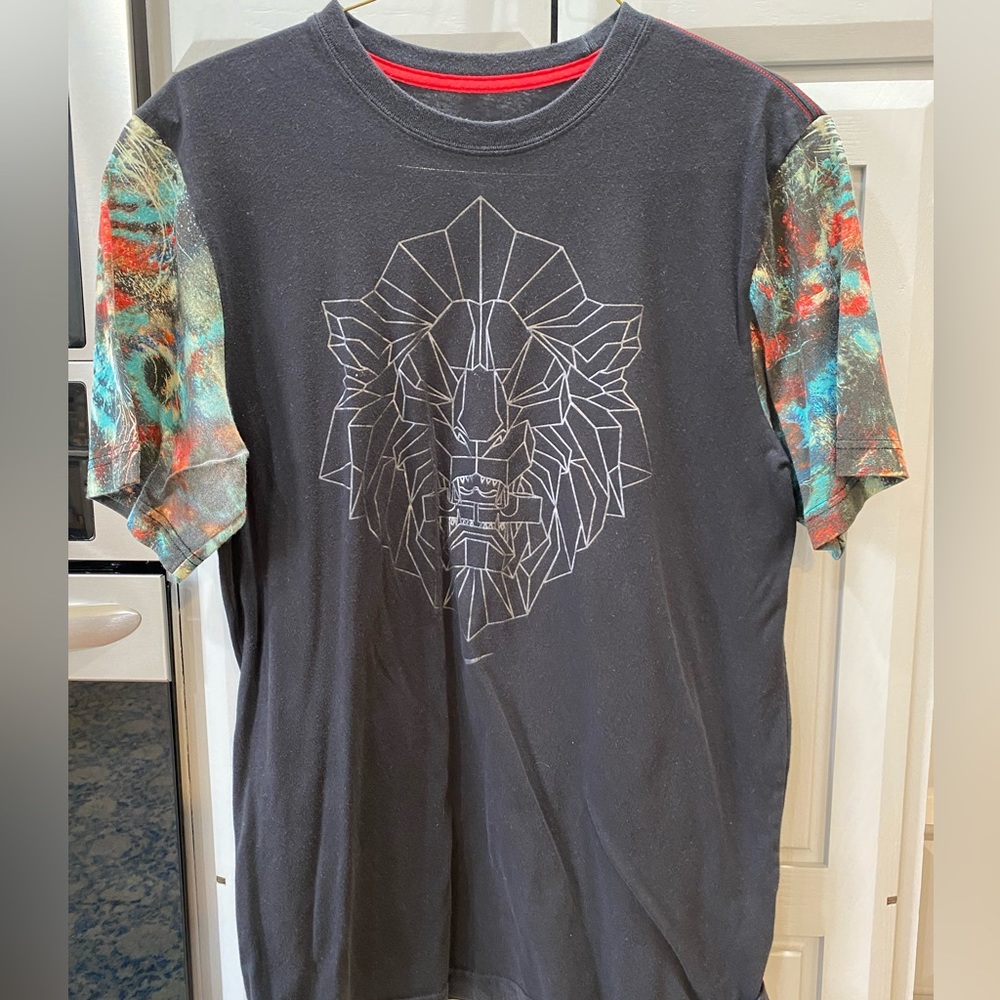 Lebron men’s shirt size large